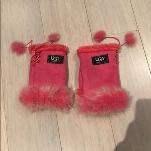Fun UGG fingerless gloves